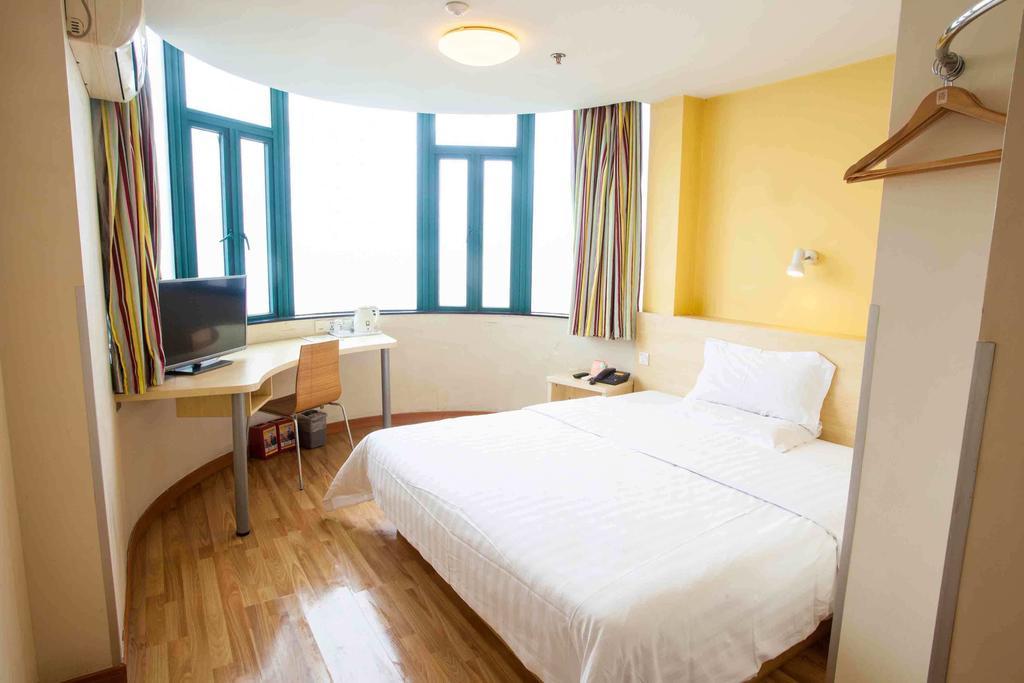 7Days Inn Chongqing Nanping Pedestrian Street Rum bild